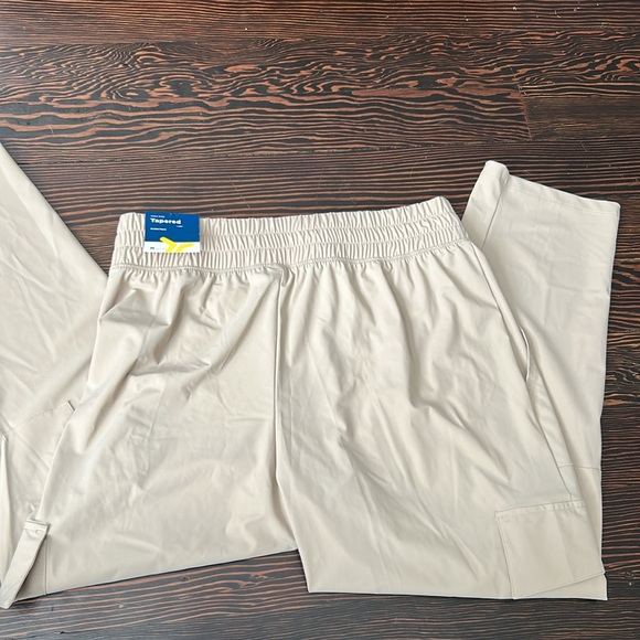 NWT Old Navy High-Rise SleekTech Cargo Pants Tan color - size petite medium - Picture 4 of 7